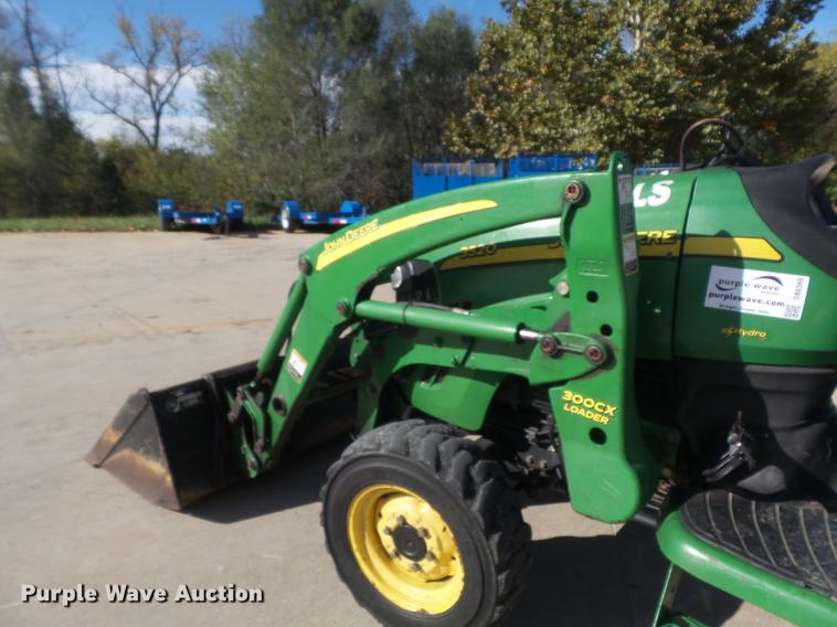 image for item DB6369 2007 John Deere 3520 MFWD tractor