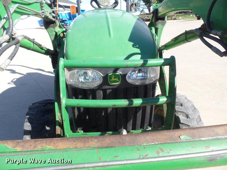 image for item DB6369 2007 John Deere 3520 MFWD tractor