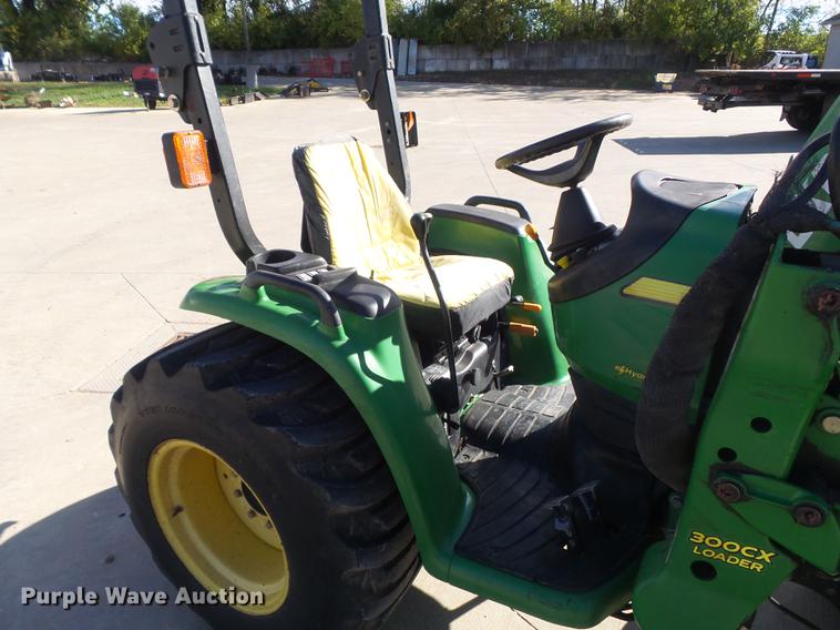 image for item DB6369 2007 John Deere 3520 MFWD tractor