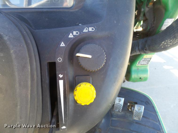 image for item DB6369 2007 John Deere 3520 MFWD tractor