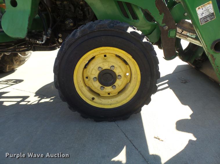 image for item DB6369 2007 John Deere 3520 MFWD tractor