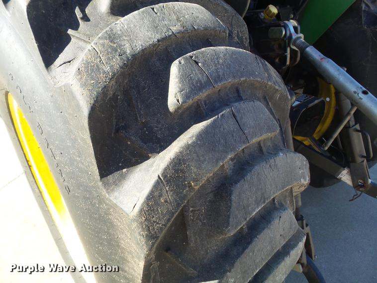 image for item DB6369 2007 John Deere 3520 MFWD tractor