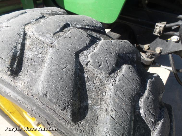image for item DB6369 2007 John Deere 3520 MFWD tractor