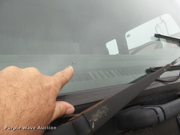 image for item DB6386 1998 Isuzu FTR refrigerated truck