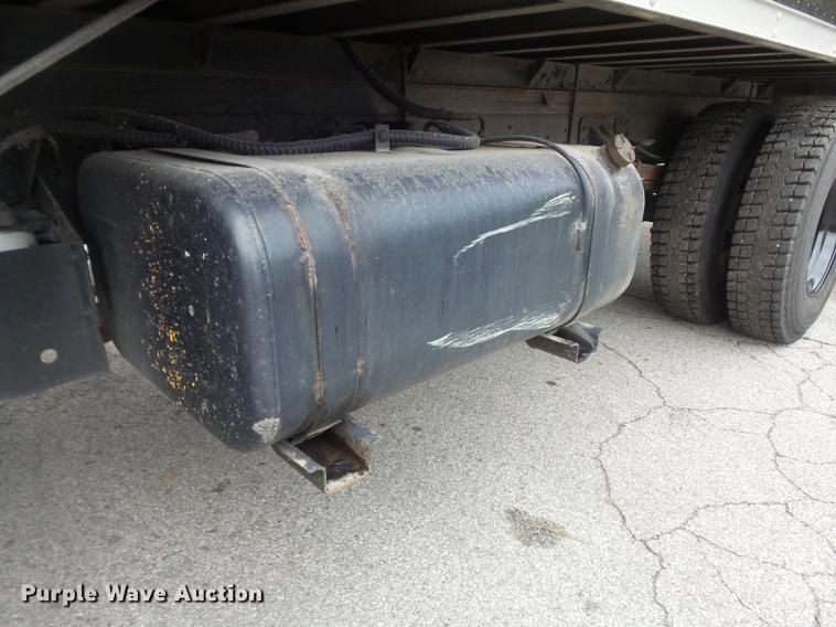 image for item DB6386 1998 Isuzu FTR refrigerated truck