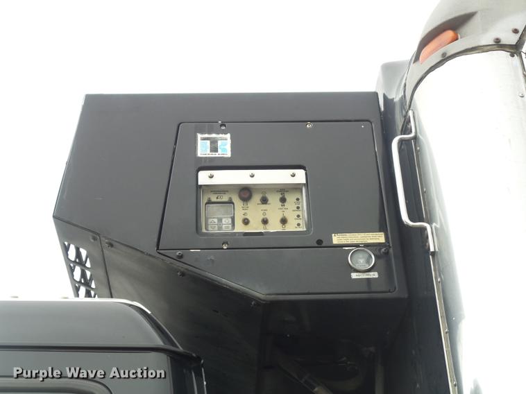 image for item DB6386 1998 Isuzu FTR refrigerated truck