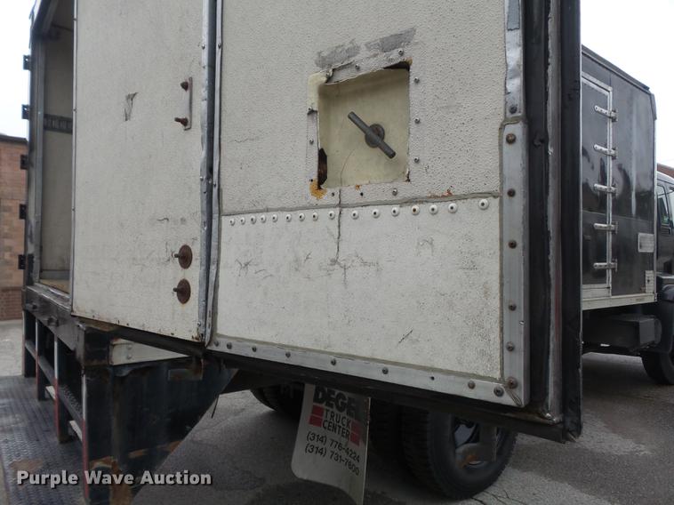 image for item DB6386 1998 Isuzu FTR refrigerated truck