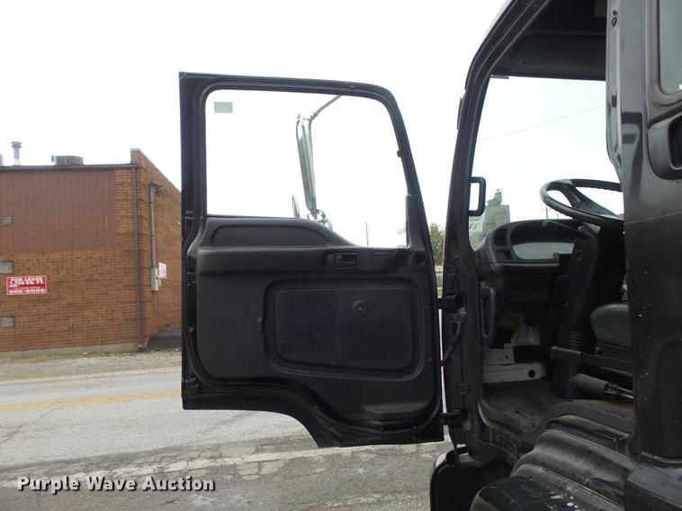 image for item DB6386 1998 Isuzu FTR refrigerated truck