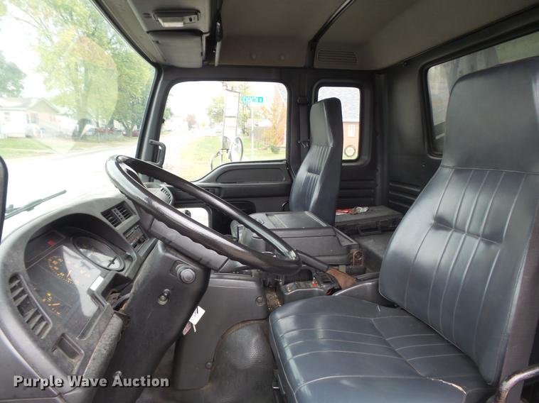 image for item DB6386 1998 Isuzu FTR refrigerated truck