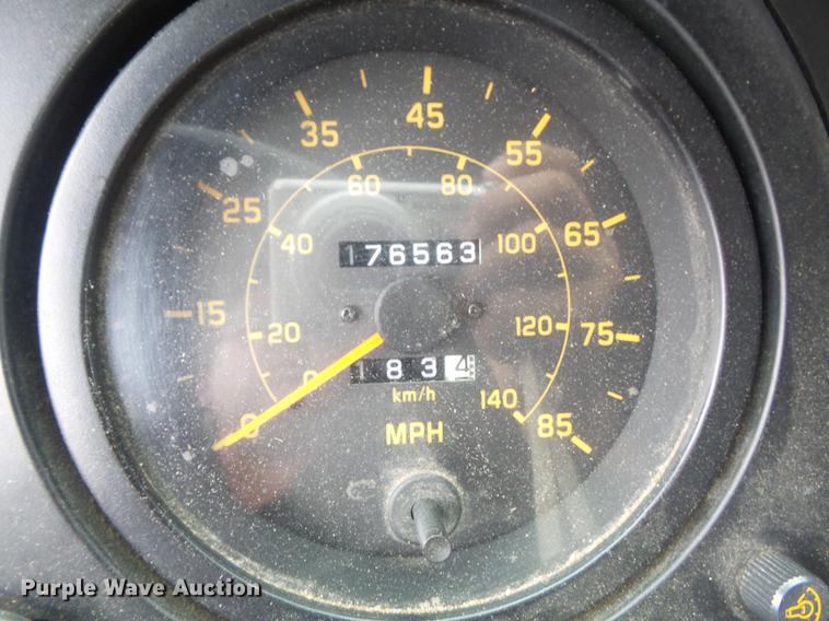 image for item DB6386 1998 Isuzu FTR refrigerated truck