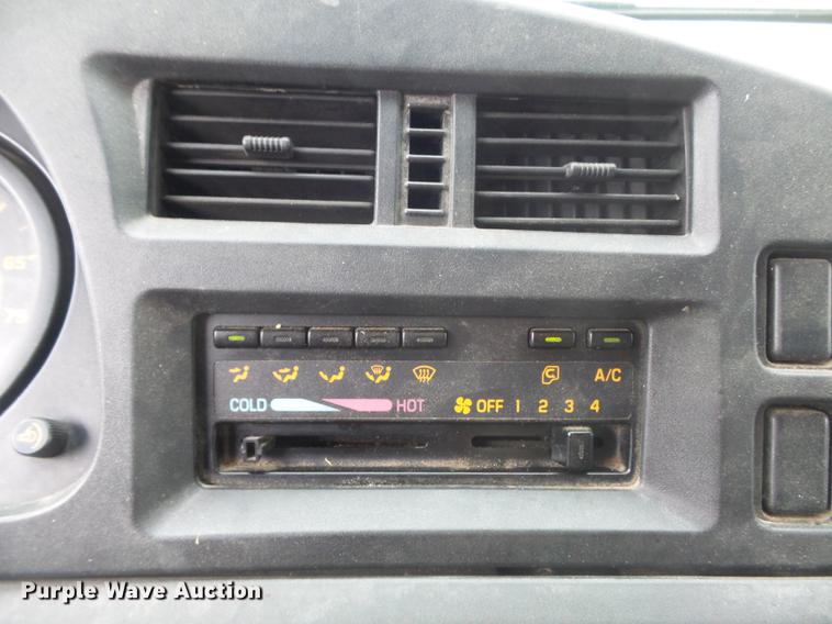 image for item DB6386 1998 Isuzu FTR refrigerated truck