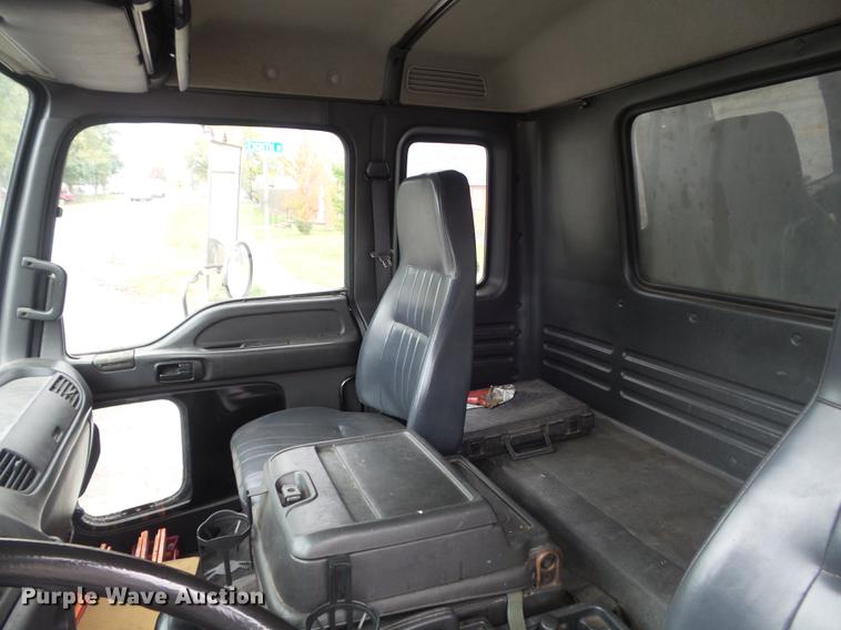 image for item DB6386 1998 Isuzu FTR refrigerated truck