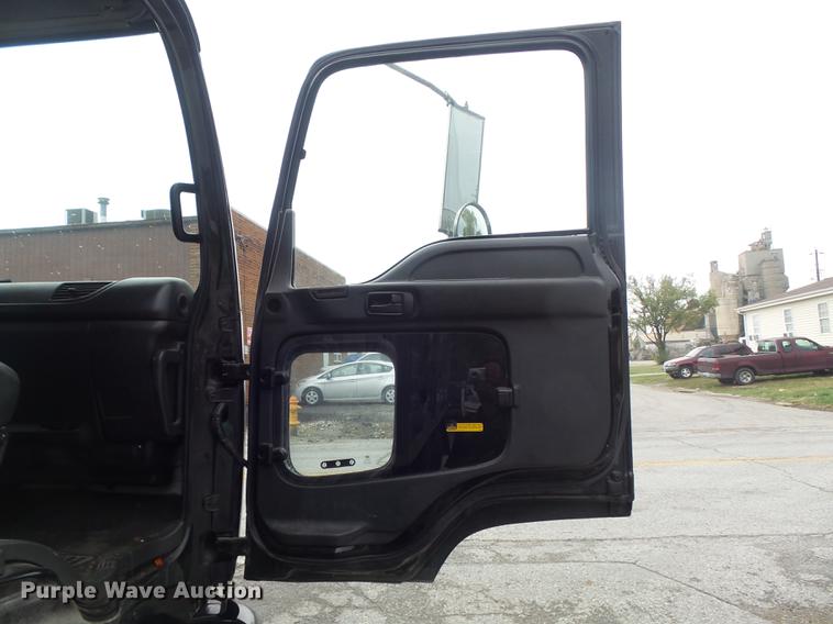 image for item DB6386 1998 Isuzu FTR refrigerated truck