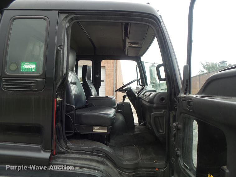 image for item DB6386 1998 Isuzu FTR refrigerated truck