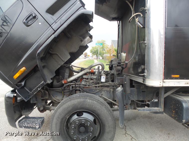 image for item DB6386 1998 Isuzu FTR refrigerated truck