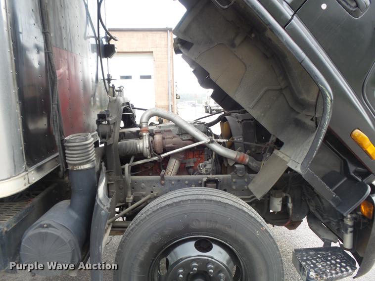 image for item DB6386 1998 Isuzu FTR refrigerated truck