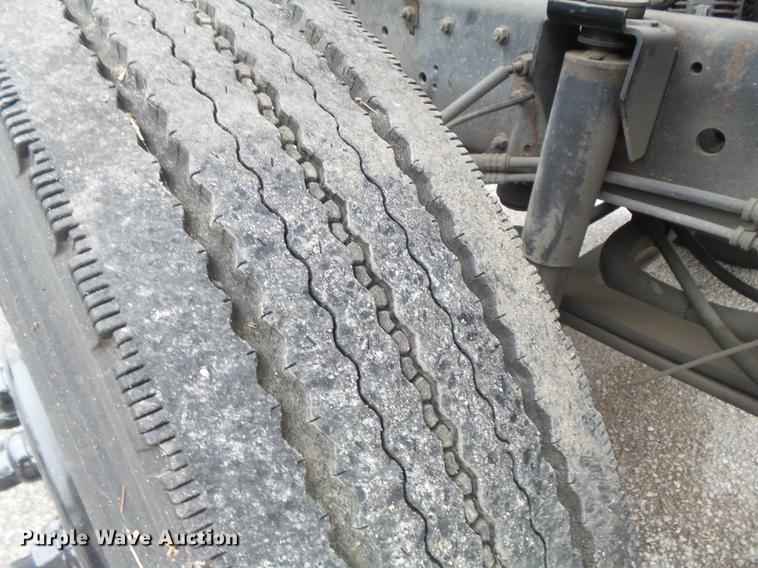 image for item DB6386 1998 Isuzu FTR refrigerated truck