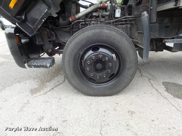 image for item DB6386 1998 Isuzu FTR refrigerated truck