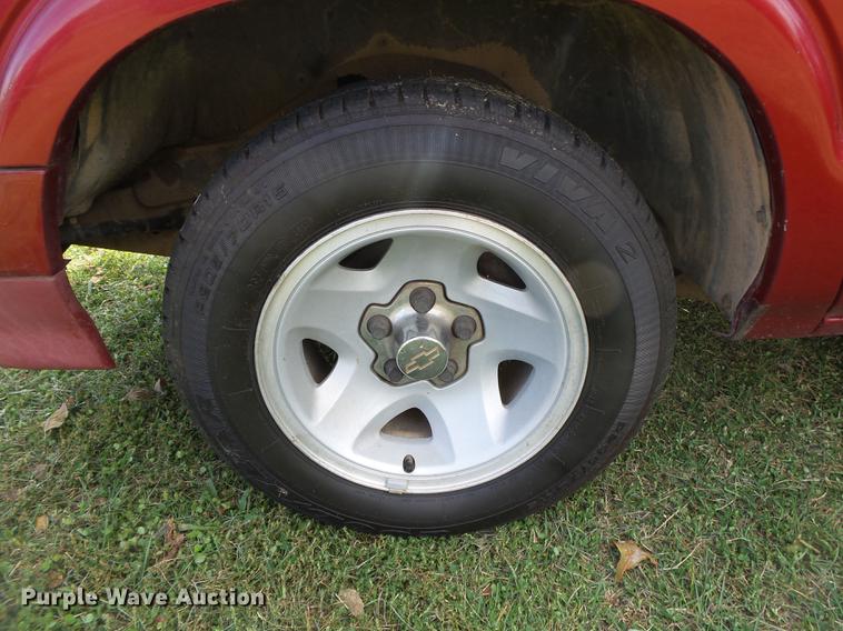 image for item DB7362 1997 Chevrolet S10 Ext. Cab pickup truck