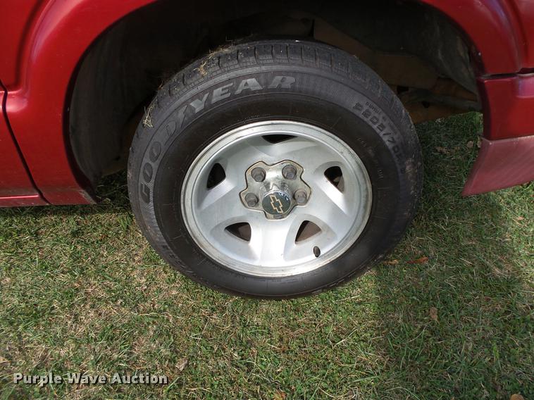 image for item DB7362 1997 Chevrolet S10 Ext. Cab pickup truck