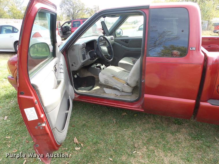 image for item DB7362 1997 Chevrolet S10 Ext. Cab pickup truck