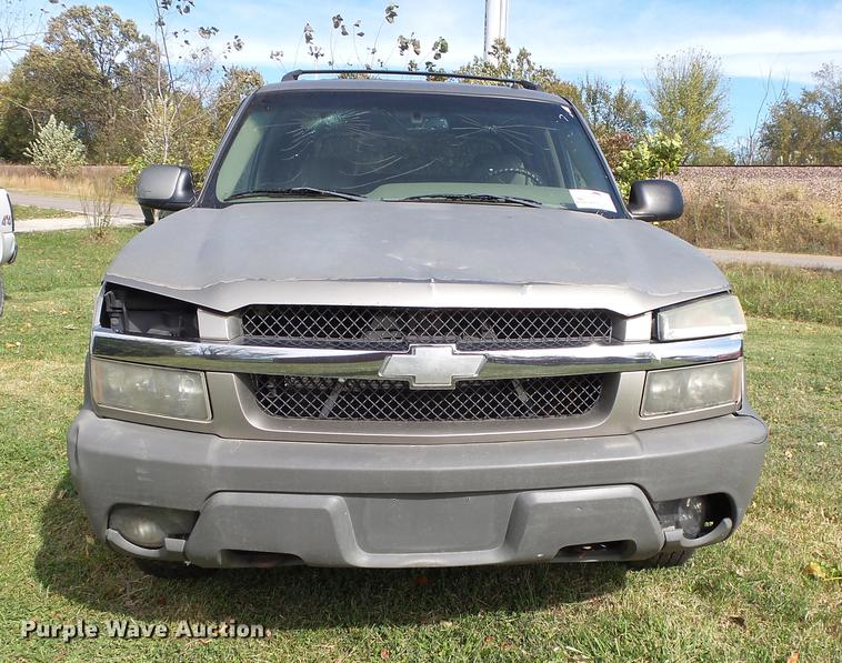 image for item DB7363 2002 Chevrolet Avalanche 1500 Crew Cab pickup truck