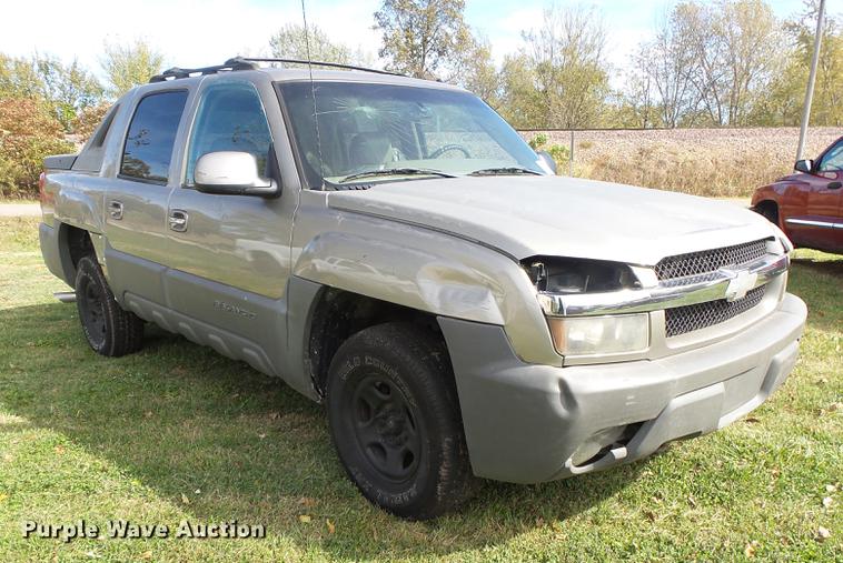 image for item DB7363 2002 Chevrolet Avalanche 1500 Crew Cab pickup truck