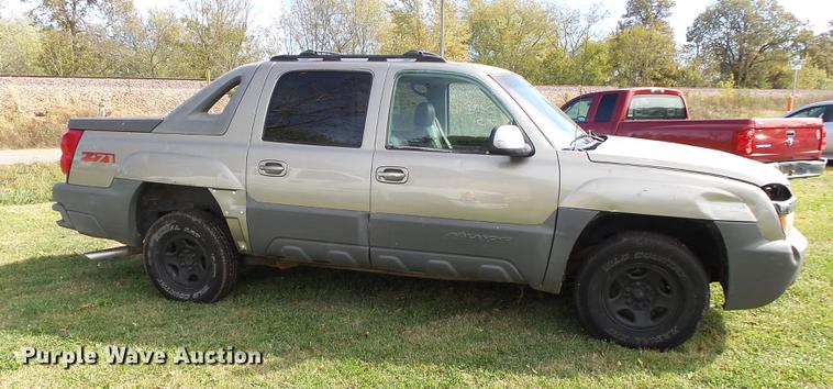 image for item DB7363 2002 Chevrolet Avalanche 1500 Crew Cab pickup truck