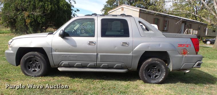 image for item DB7363 2002 Chevrolet Avalanche 1500 Crew Cab pickup truck