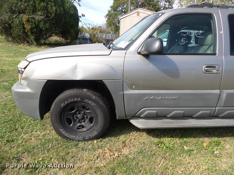 image for item DB7363 2002 Chevrolet Avalanche 1500 Crew Cab pickup truck