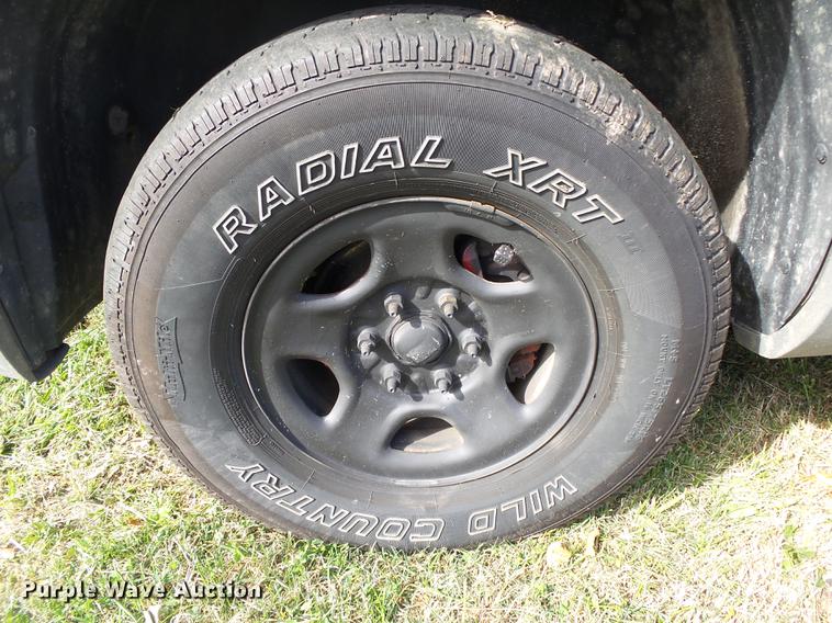 image for item DB7363 2002 Chevrolet Avalanche 1500 Crew Cab pickup truck