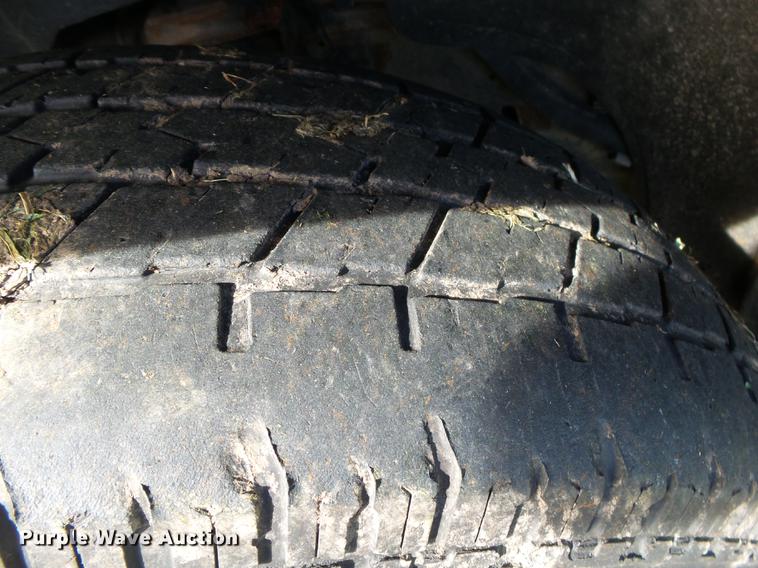 image for item DB7363 2002 Chevrolet Avalanche 1500 Crew Cab pickup truck