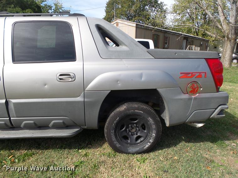 image for item DB7363 2002 Chevrolet Avalanche 1500 Crew Cab pickup truck