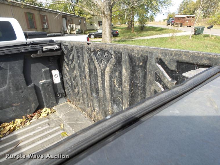 image for item DB7363 2002 Chevrolet Avalanche 1500 Crew Cab pickup truck