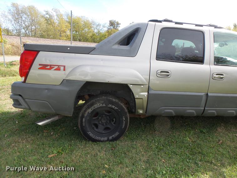 image for item DB7363 2002 Chevrolet Avalanche 1500 Crew Cab pickup truck
