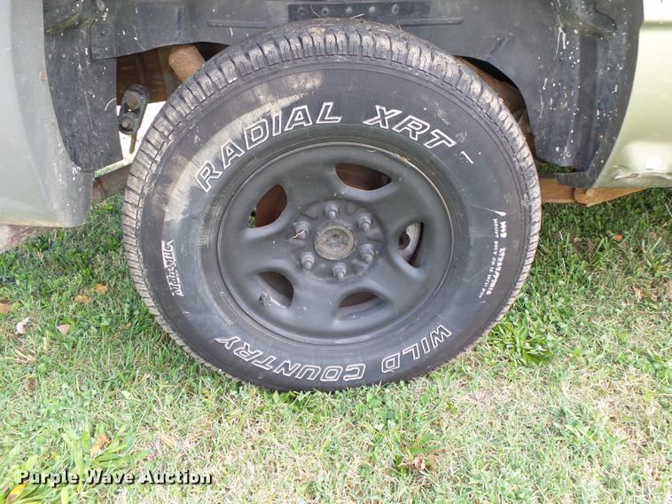 image for item DB7363 2002 Chevrolet Avalanche 1500 Crew Cab pickup truck