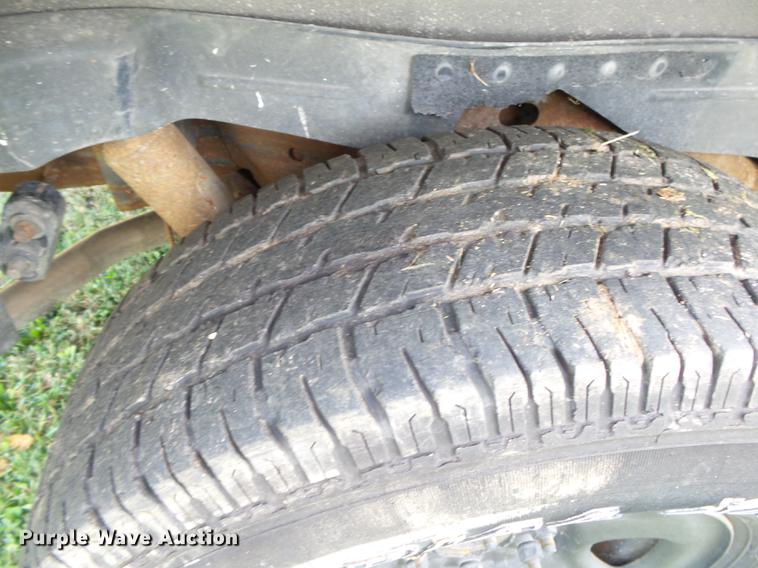 image for item DB7363 2002 Chevrolet Avalanche 1500 Crew Cab pickup truck