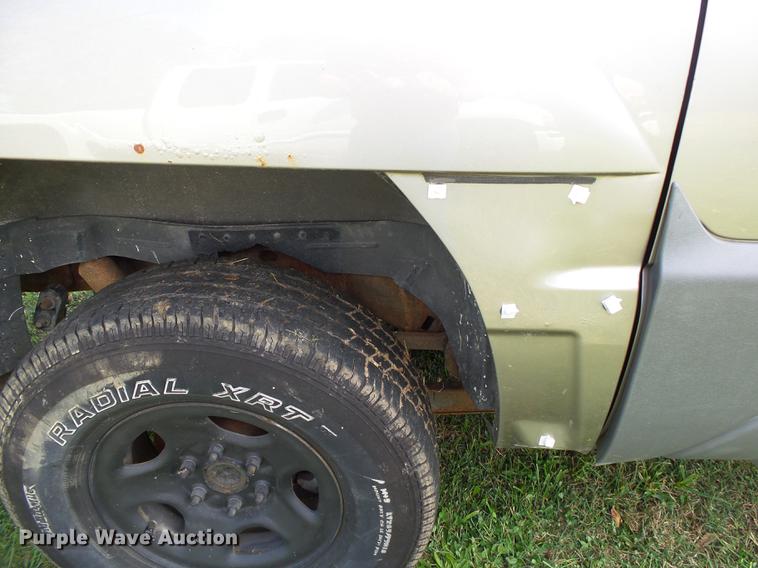 image for item DB7363 2002 Chevrolet Avalanche 1500 Crew Cab pickup truck