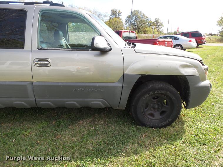 image for item DB7363 2002 Chevrolet Avalanche 1500 Crew Cab pickup truck