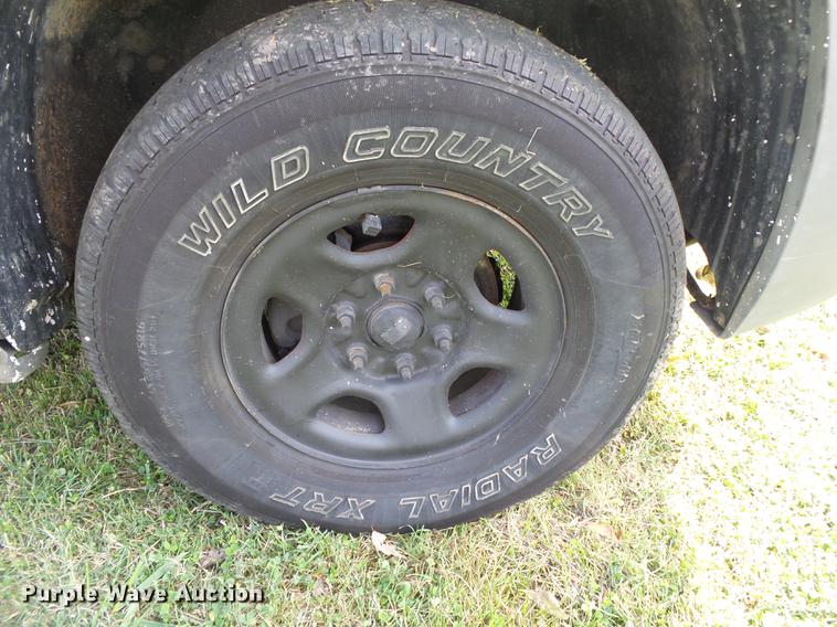 image for item DB7363 2002 Chevrolet Avalanche 1500 Crew Cab pickup truck