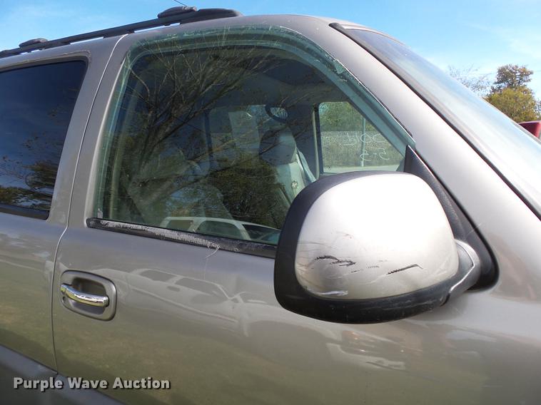 image for item DB7363 2002 Chevrolet Avalanche 1500 Crew Cab pickup truck