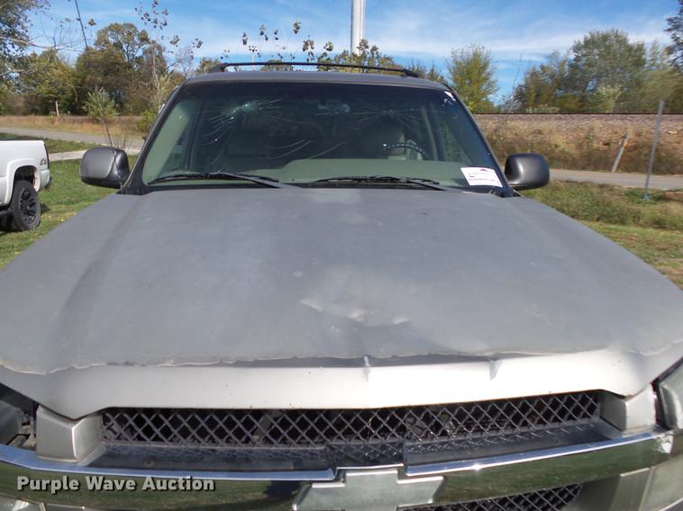 image for item DB7363 2002 Chevrolet Avalanche 1500 Crew Cab pickup truck