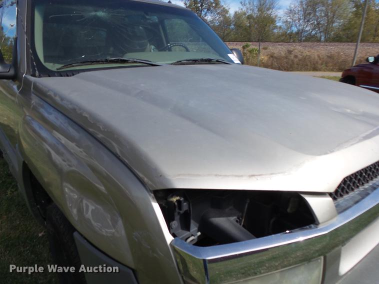 image for item DB7363 2002 Chevrolet Avalanche 1500 Crew Cab pickup truck