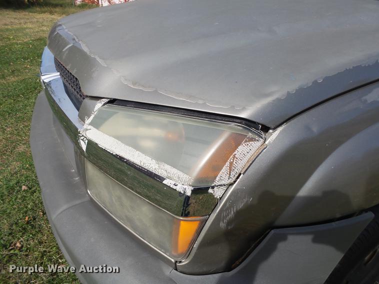 image for item DB7363 2002 Chevrolet Avalanche 1500 Crew Cab pickup truck