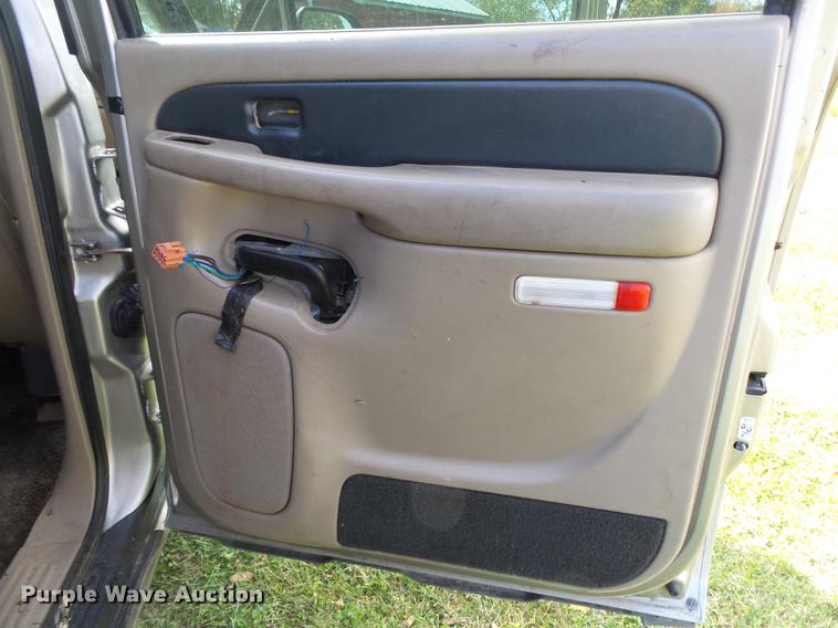 image for item DB7363 2002 Chevrolet Avalanche 1500 Crew Cab pickup truck