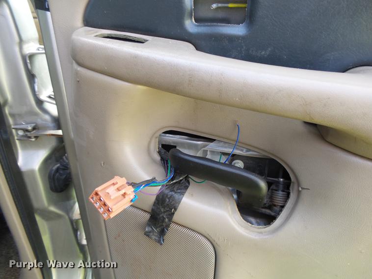 image for item DB7363 2002 Chevrolet Avalanche 1500 Crew Cab pickup truck