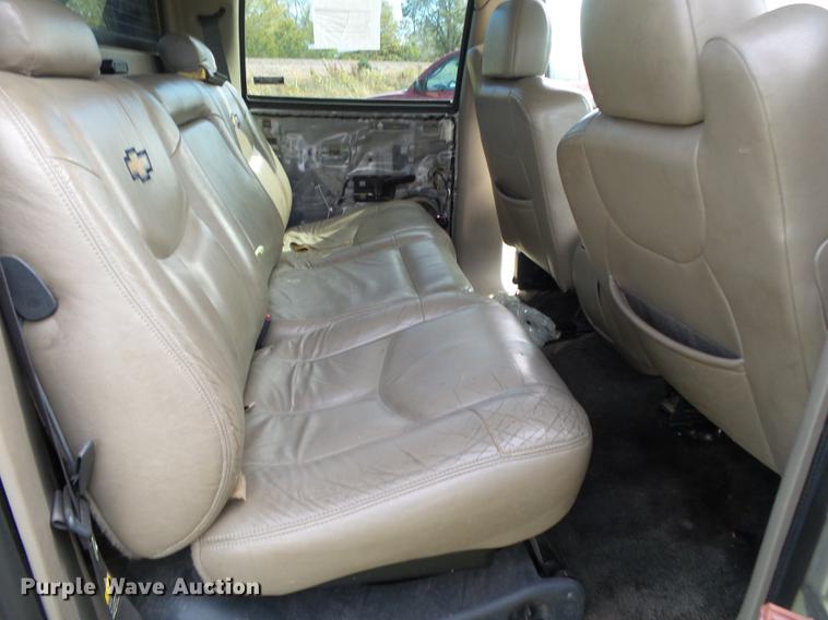 image for item DB7363 2002 Chevrolet Avalanche 1500 Crew Cab pickup truck