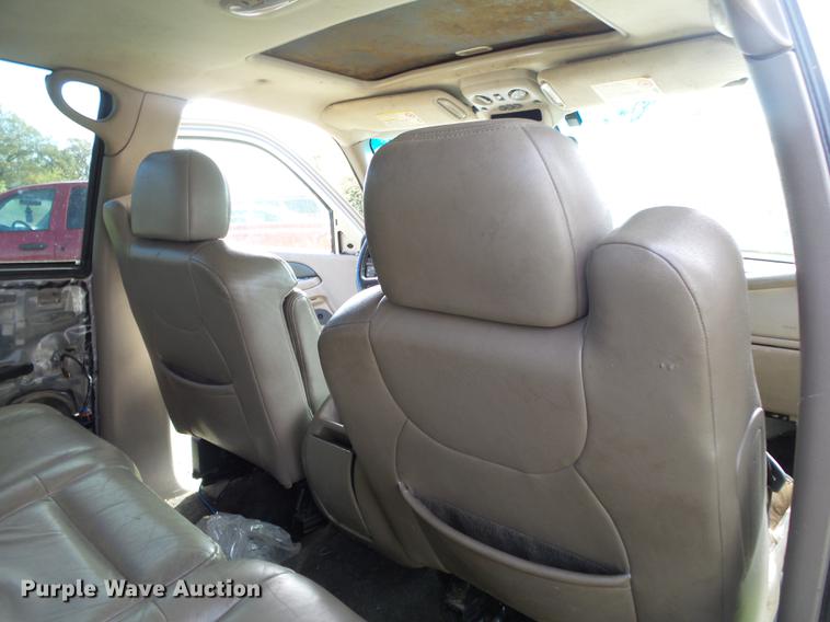 image for item DB7363 2002 Chevrolet Avalanche 1500 Crew Cab pickup truck