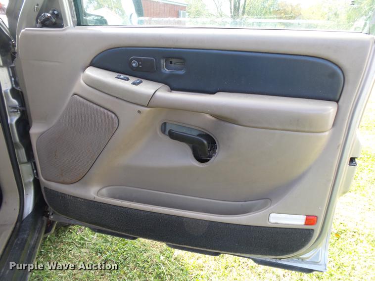 image for item DB7363 2002 Chevrolet Avalanche 1500 Crew Cab pickup truck