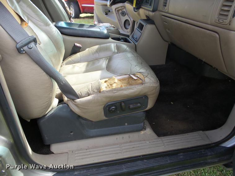 image for item DB7363 2002 Chevrolet Avalanche 1500 Crew Cab pickup truck